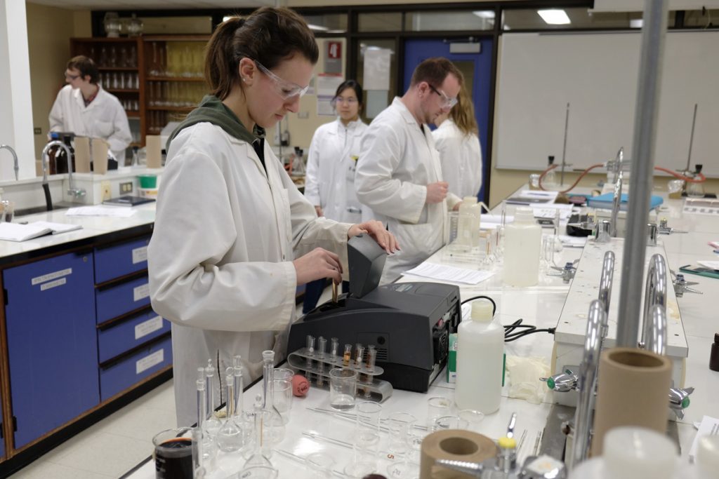 étudiant en chimie analytique cégep de Lévis