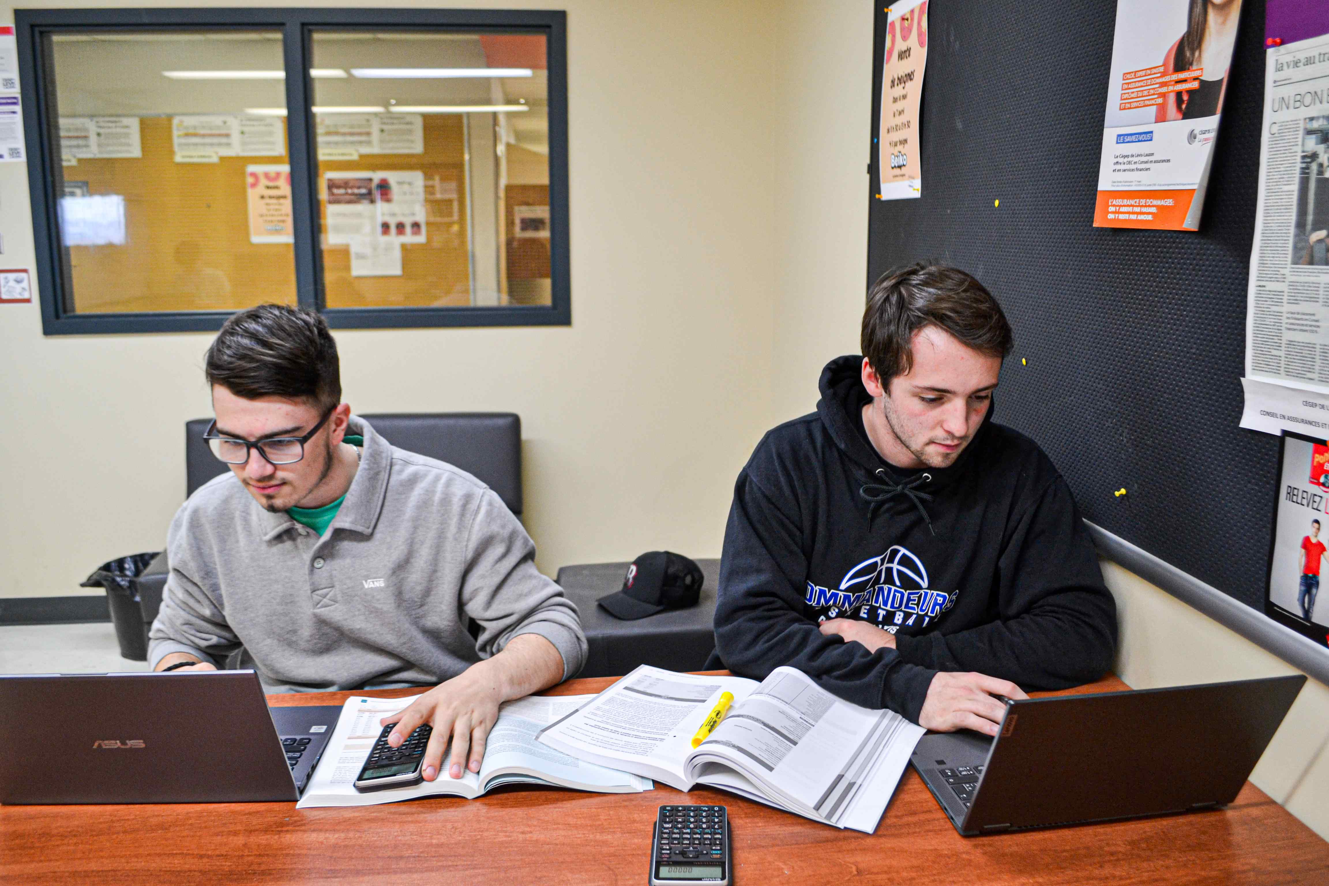 étudiants-en-classe-comptabilité-gestion