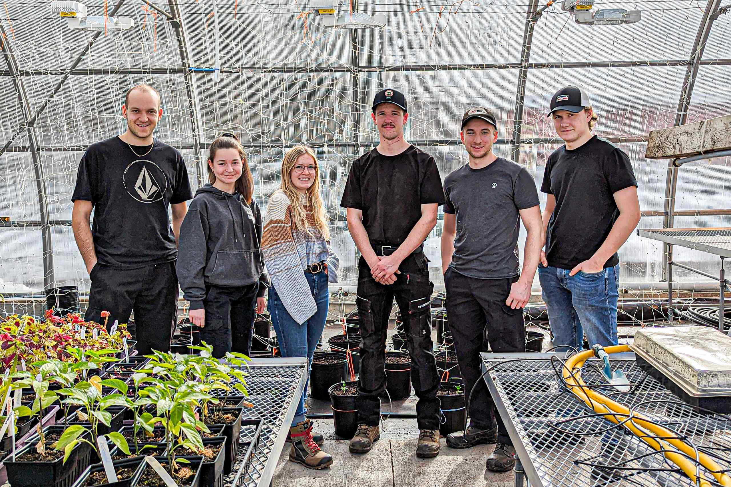 étudiants-serre-gestion-technologies-entreprise-agricole