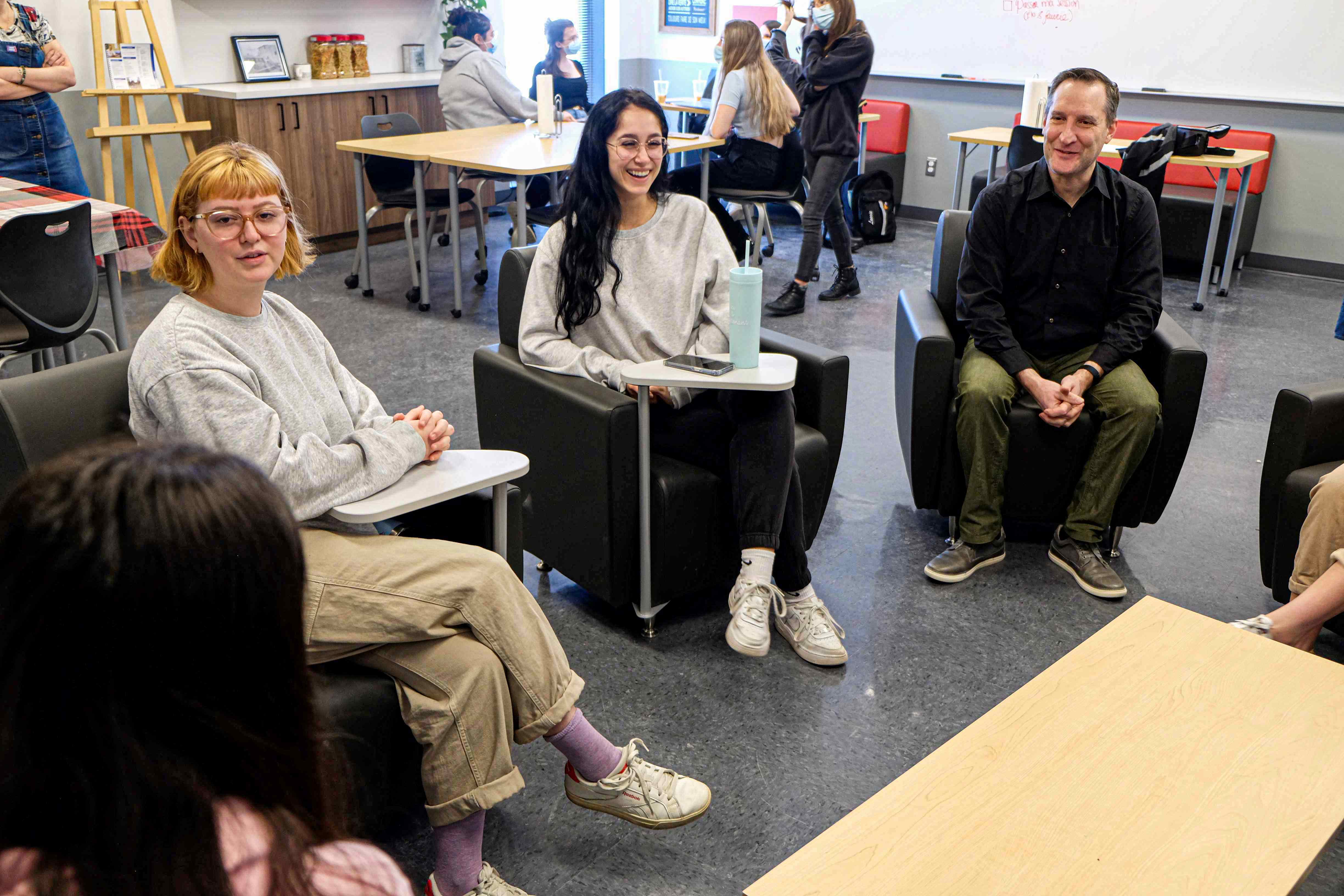 étudiants-professeur-travail-social