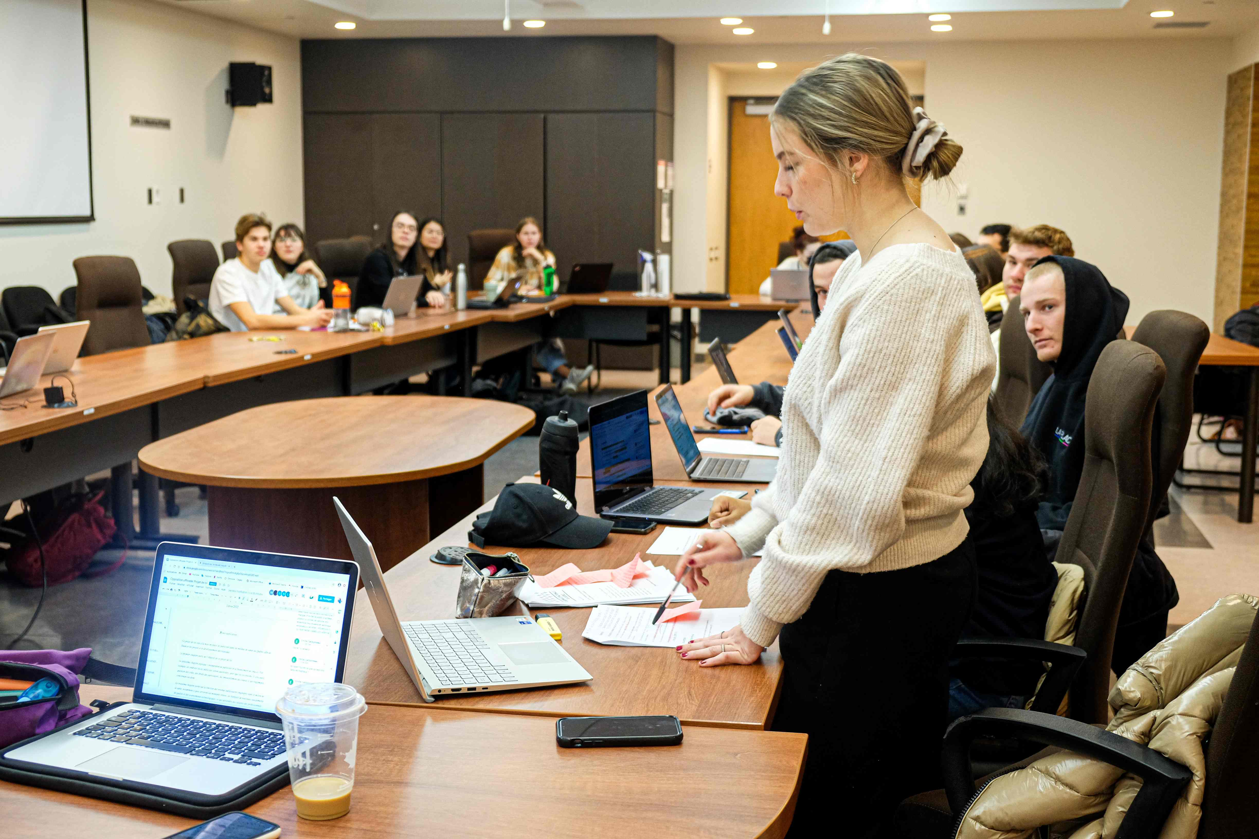 vie-politique-salle-conférence-étudiants-2