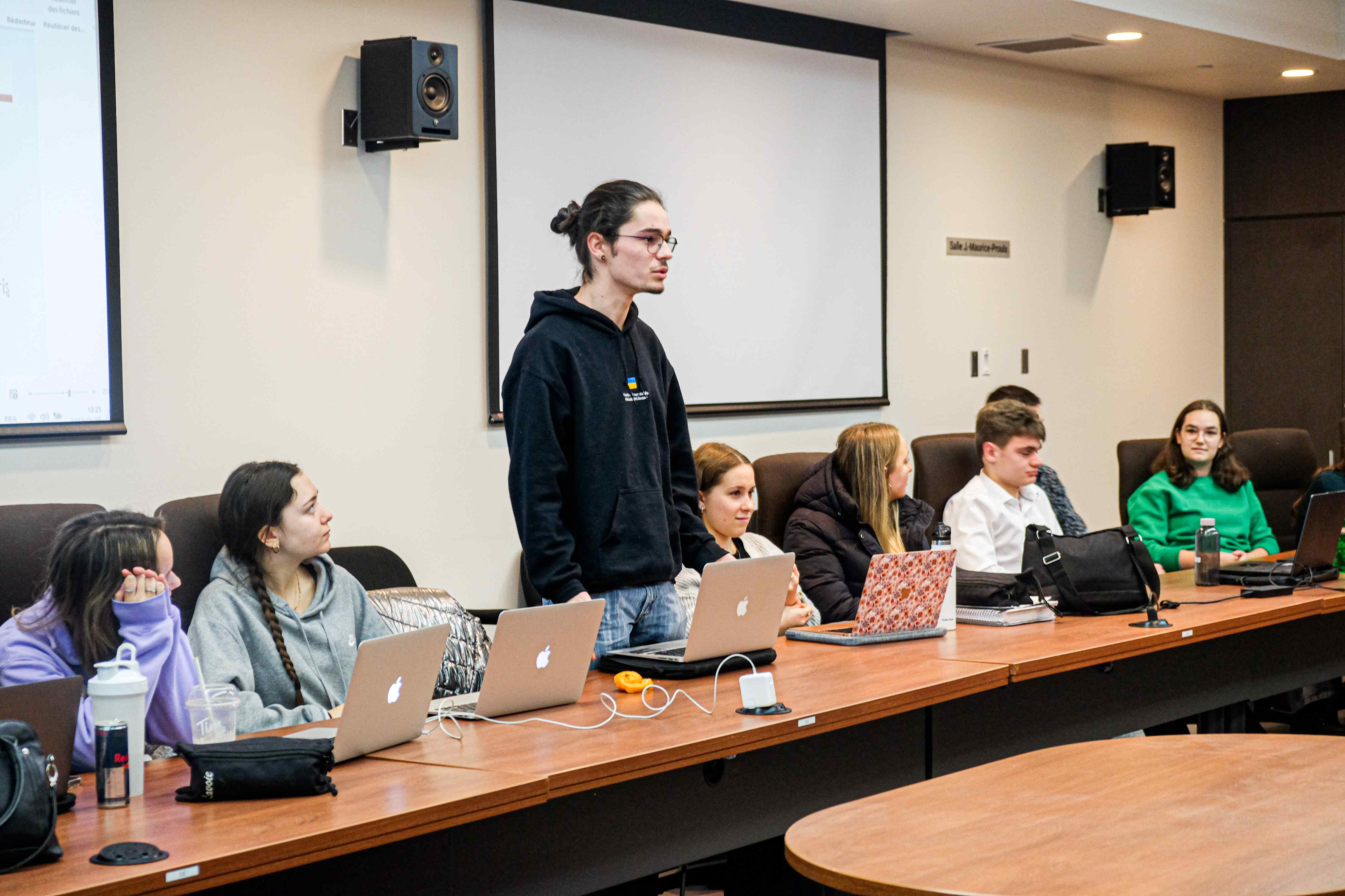 vie-politique-salle-conférence-étudiants-4